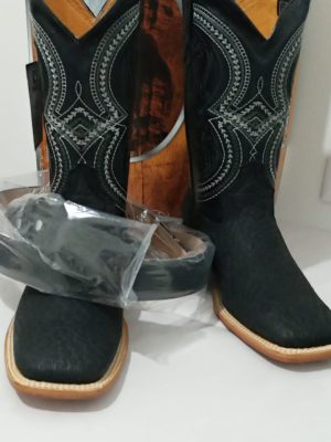 Bota y cinto en cuello de toro
