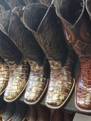 Botas imitación cincelado (piel grabada)